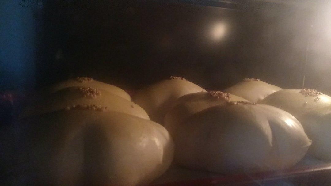 复古卡仕达夹馅面包