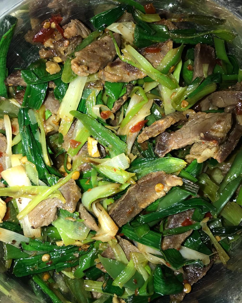 大蒜辣椒炒腊肉