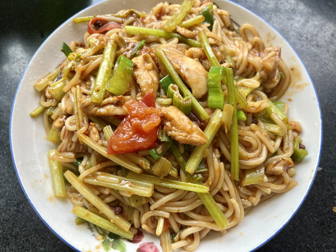 好吃哒哒新疆炒米粉