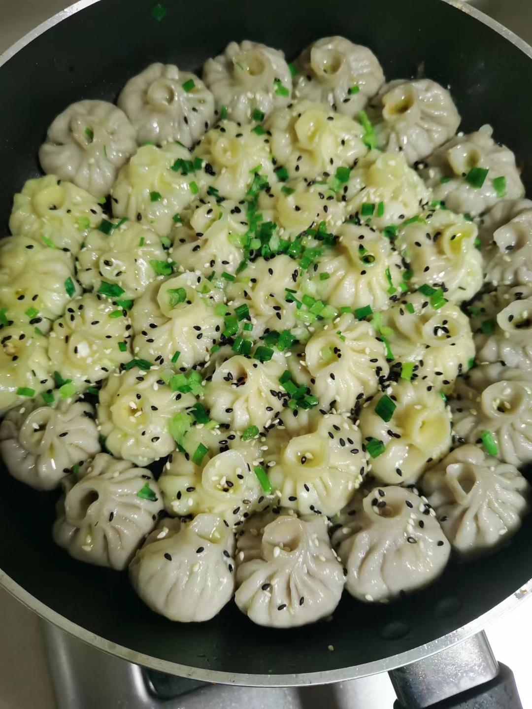 不揉面的--拇指生煎包