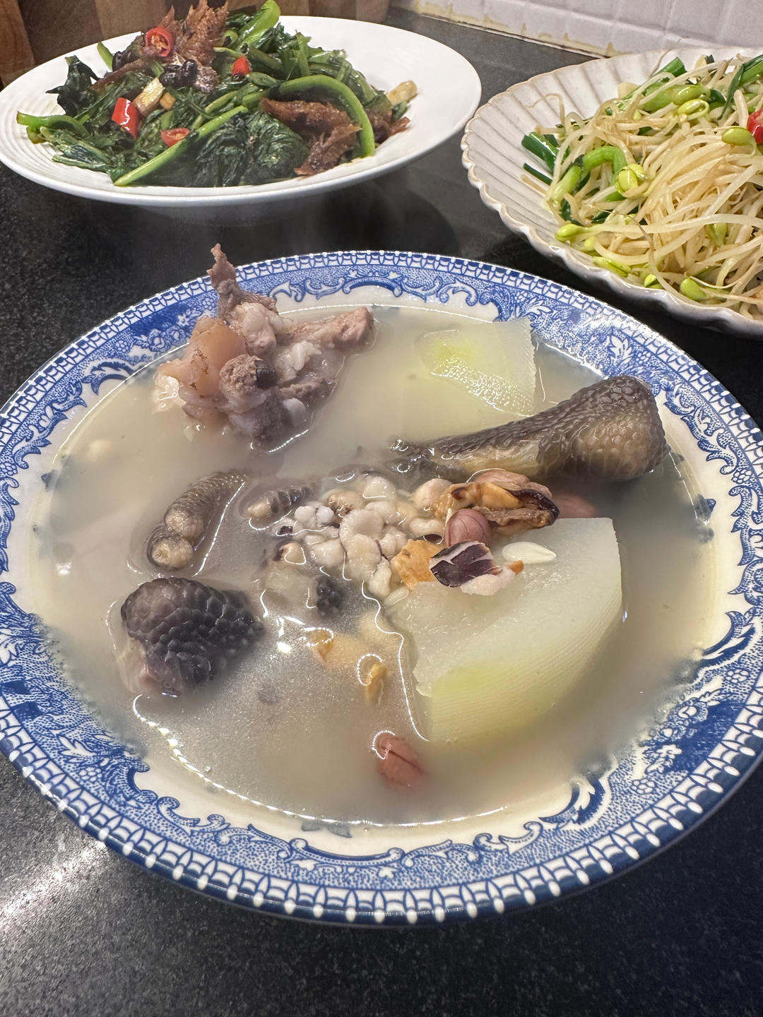 广东靓汤：眉豆花生鸡脚节瓜汤