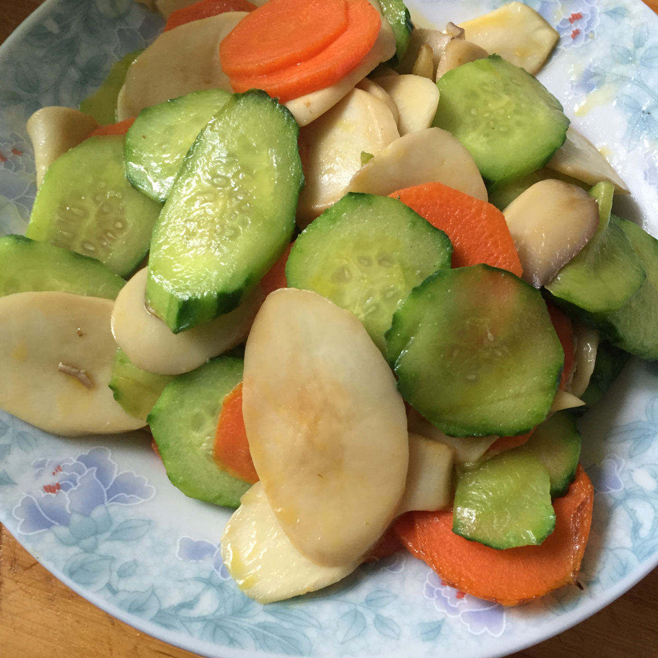 黄瓜鸡腿菇