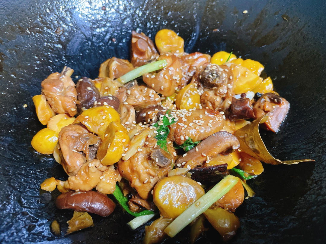板栗香菇焖鸡做法详细超好吃（附板栗去壳方法）