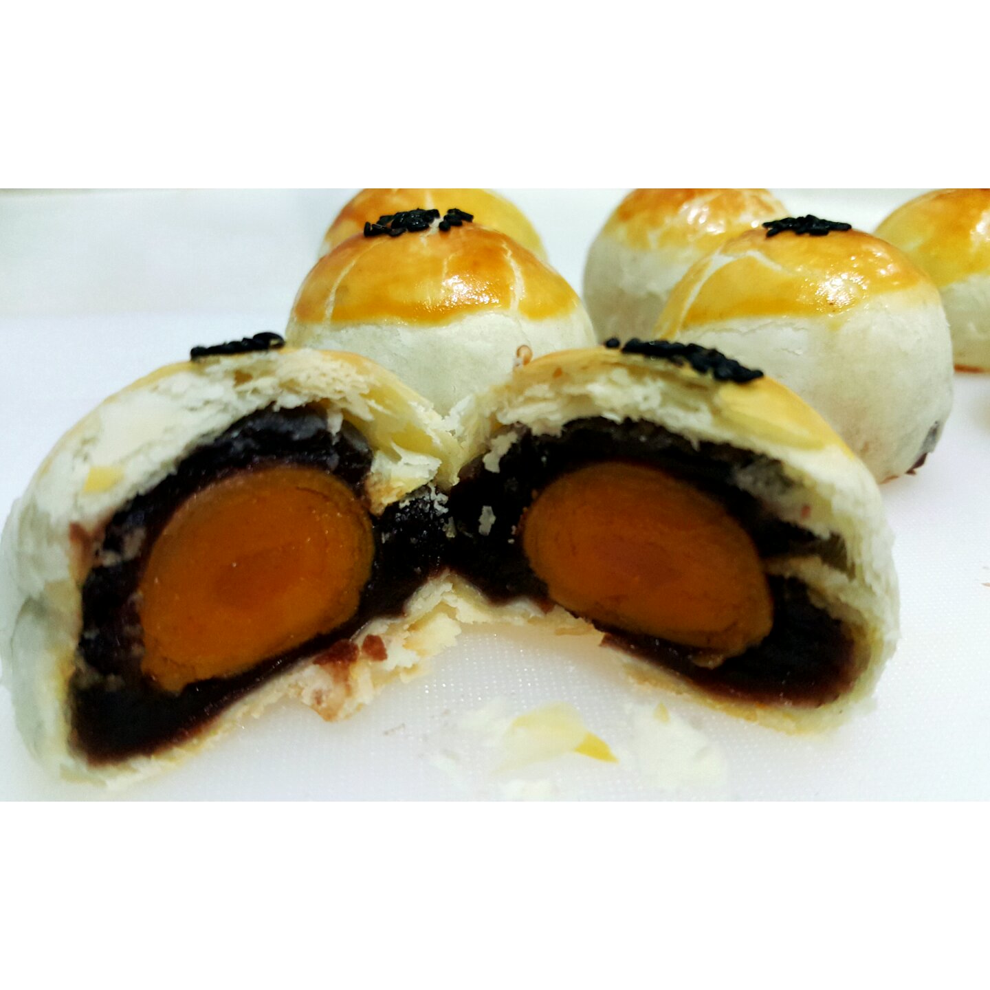 蛋黄酥 Danhuangsu