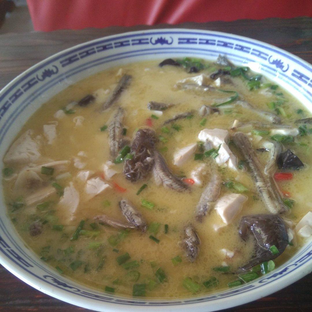 泥鳅豆腐汤