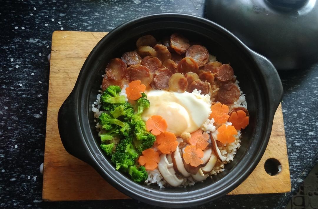 保姆级的「腊味煲仔饭2.0」加强版来了，地道老广味～