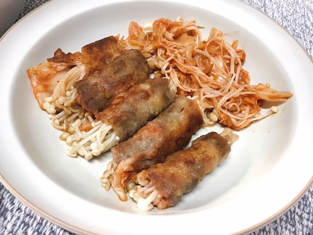 简单上菜:泡菜金针菇肥牛卷