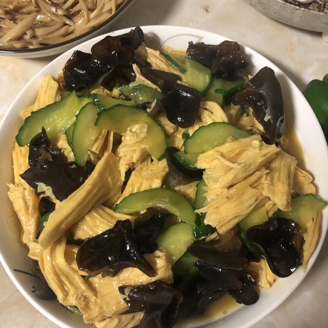 腐竹木耳黄瓜炒