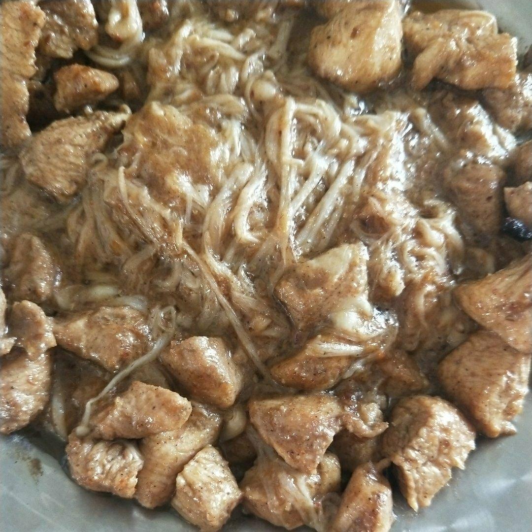 沙茶白玉菇烩鸡丁