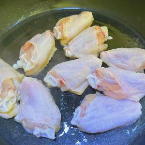 超简单入味鲍鱼汁鸡中翅焖土豆的做法 步骤3