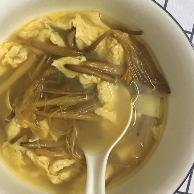 黄花菜煎蛋汤