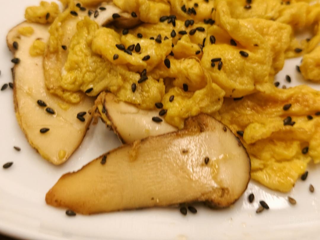 松茸炒鸡蛋