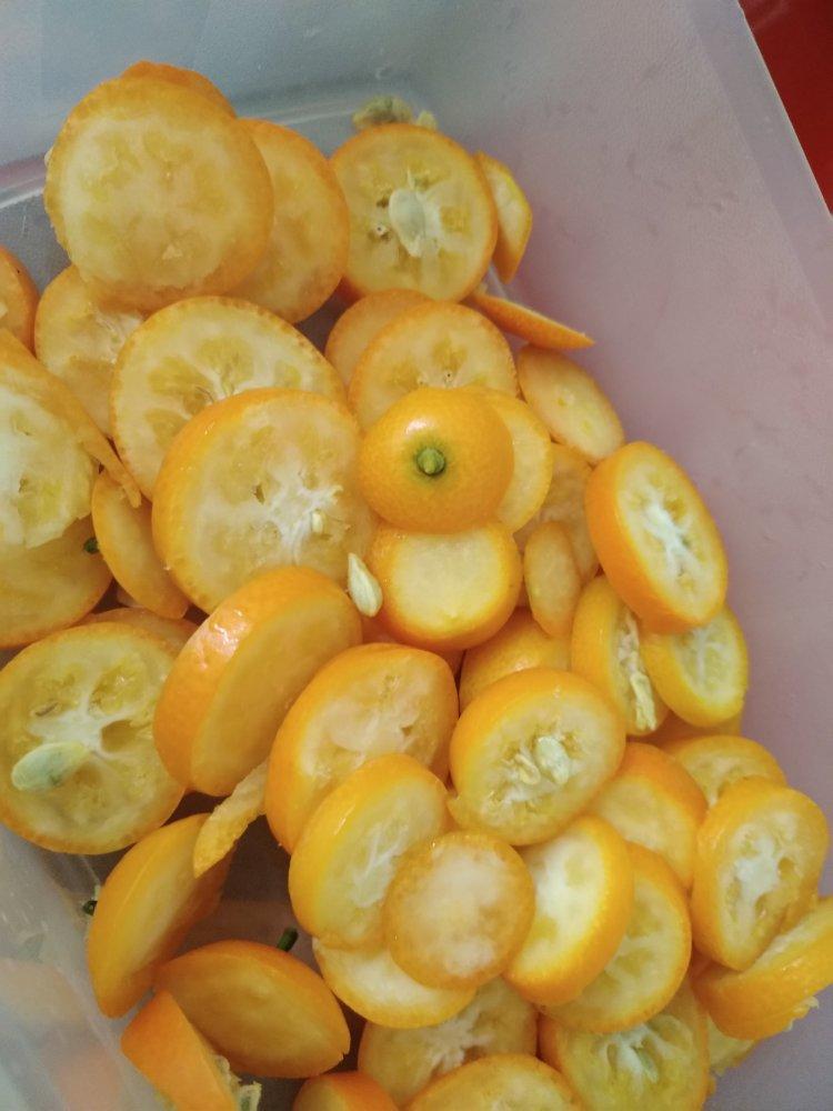 金桔酱润肺止咳化痰疗效好。金桔酱。