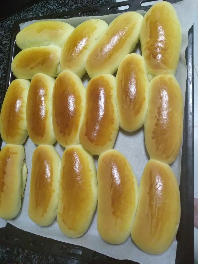 儿时去面包房必买的［椰丝奶油包］