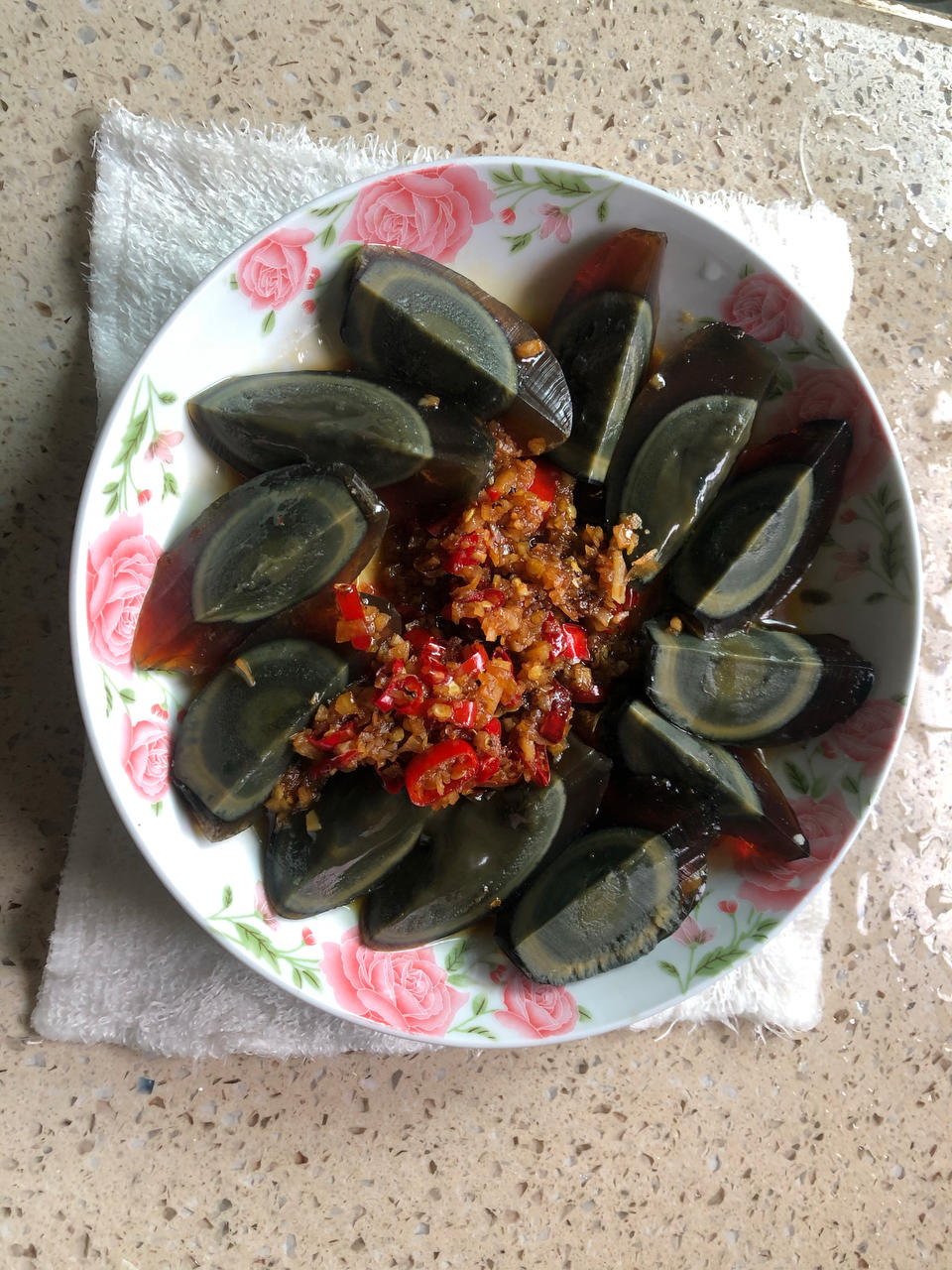 最爱西米露做的凉拌皮蛋