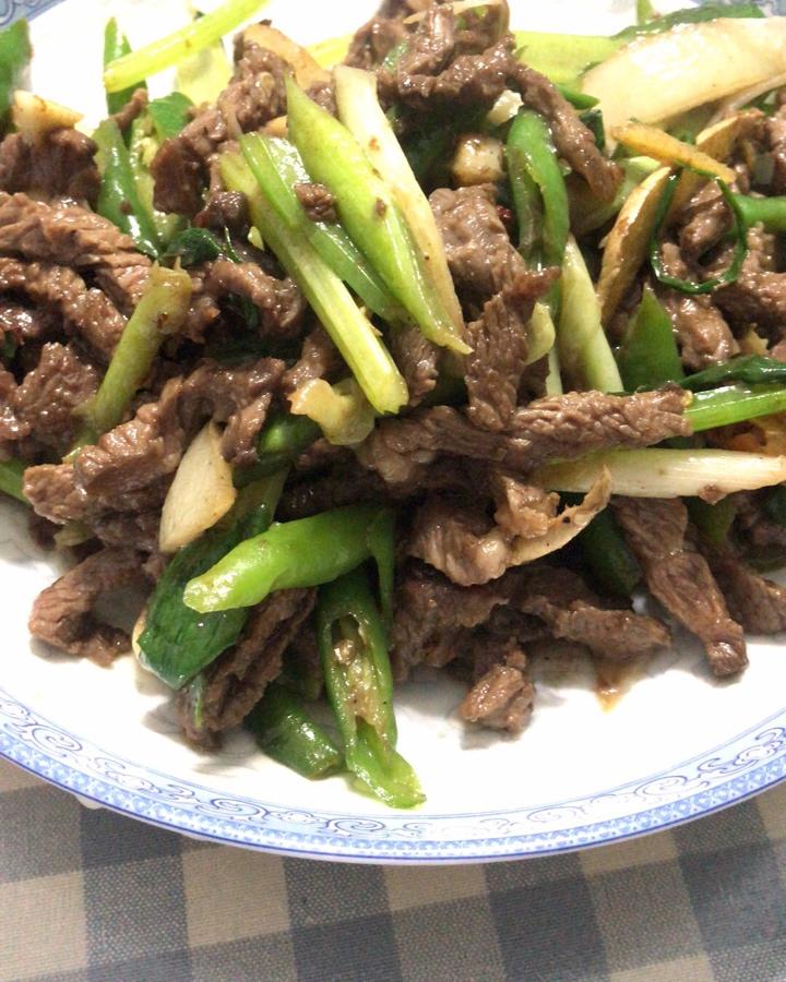 牛肉丝炒香芹