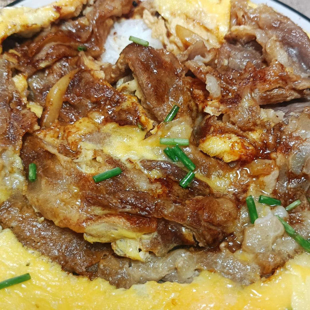 蛋包肥牛卷饭
