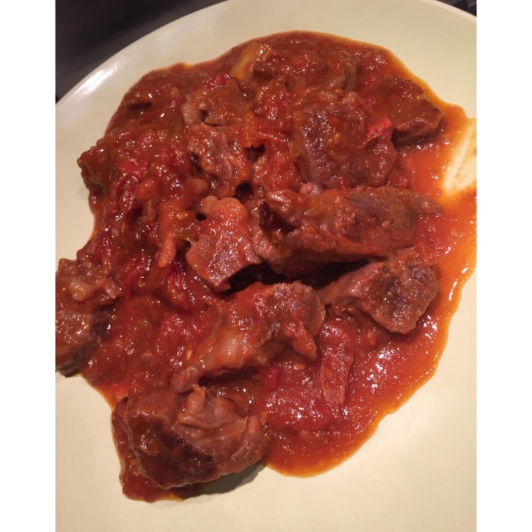给我一份西红柿炖牛腩，我能吃掉三碗米饭。