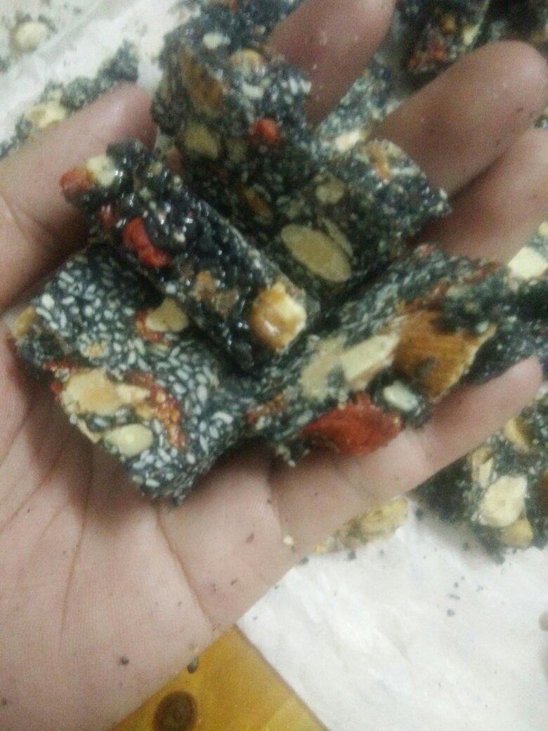 枸杞核桃花生黑芝麻片
