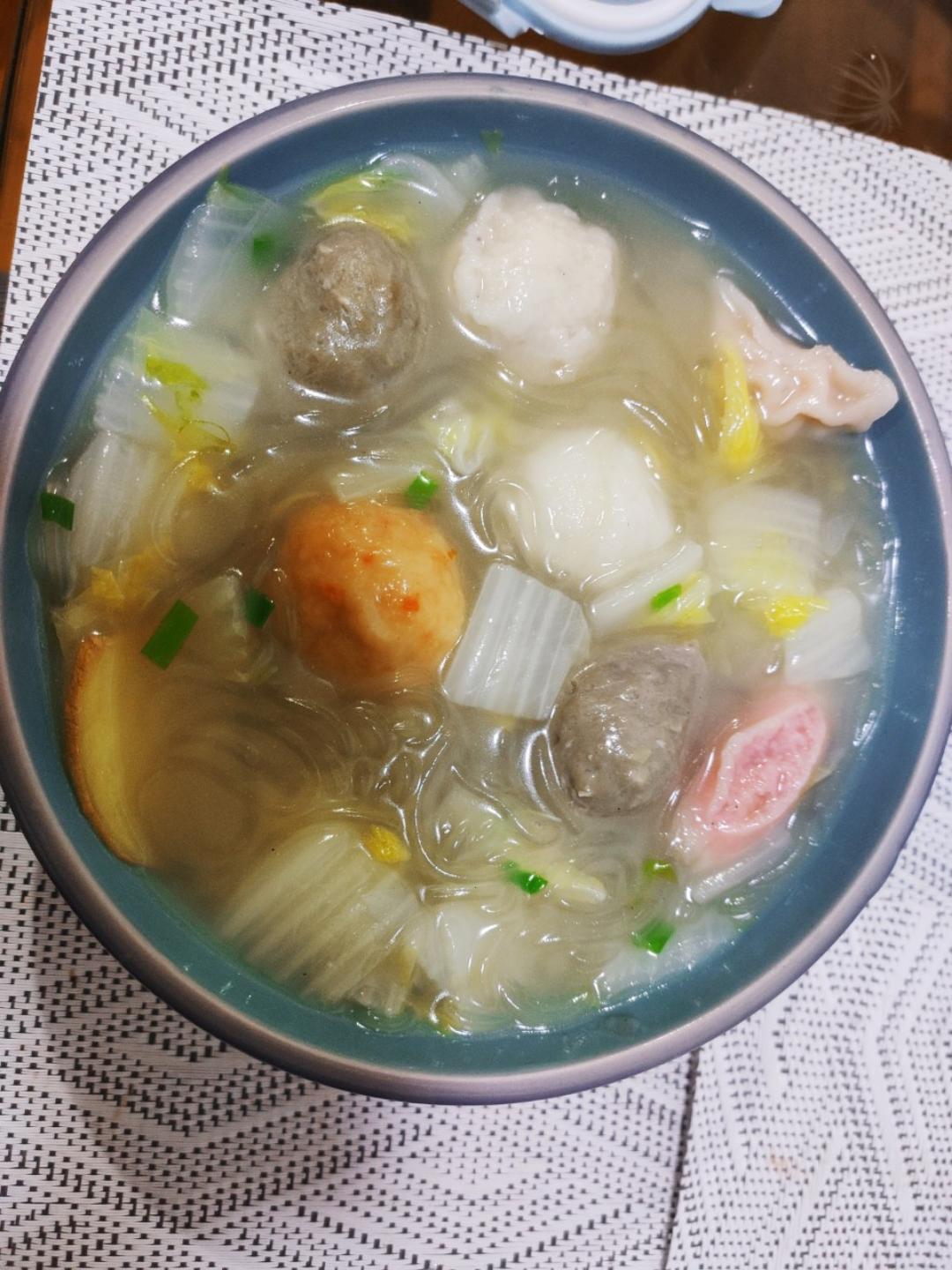 白菜丸子粉丝汤