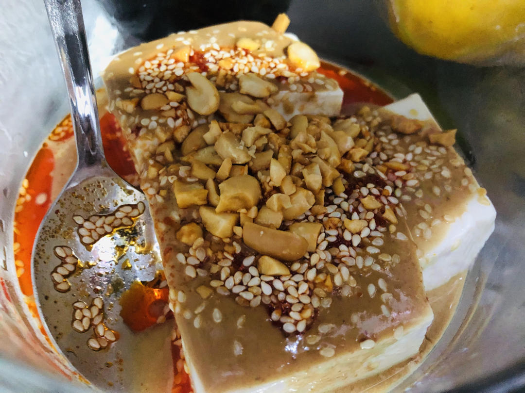 重庆老店的招牌菜，直接干掉几碗白米饭的——淋汁豆腐