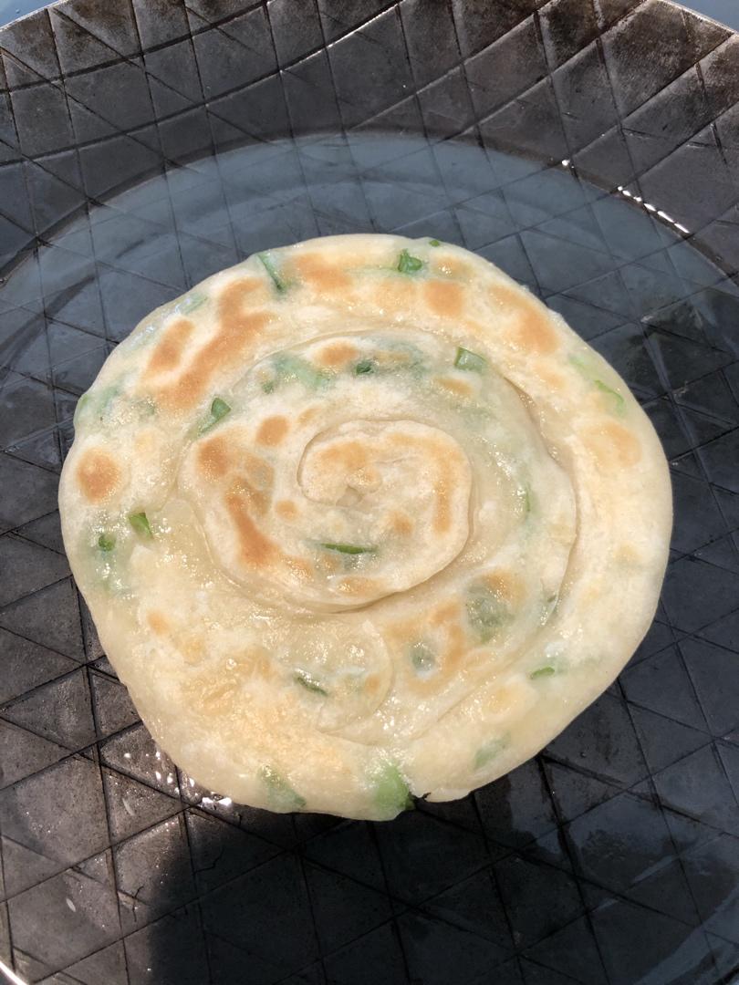 【葱油饼】假期好好做早餐，4步吃上香脆葱油饼！