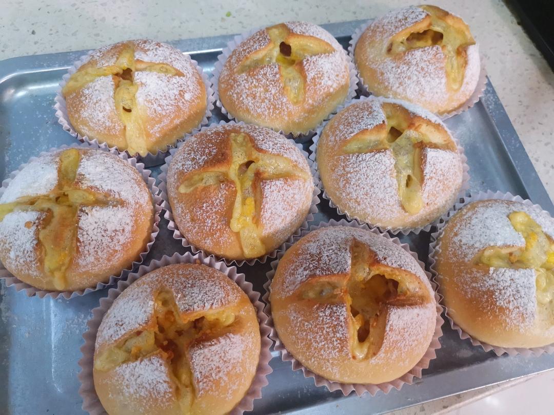 出炉秒光❗️咸蛋黄熔岩软欧包