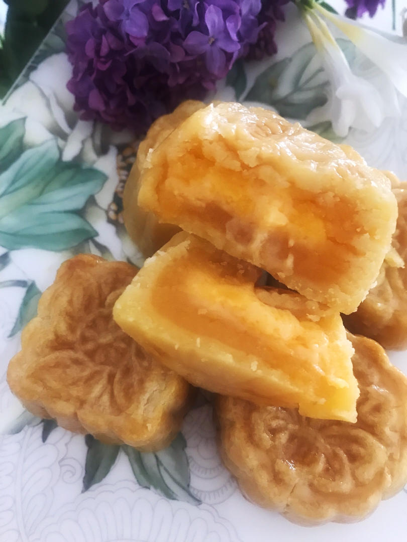 超越美心的流心奶黄月饼