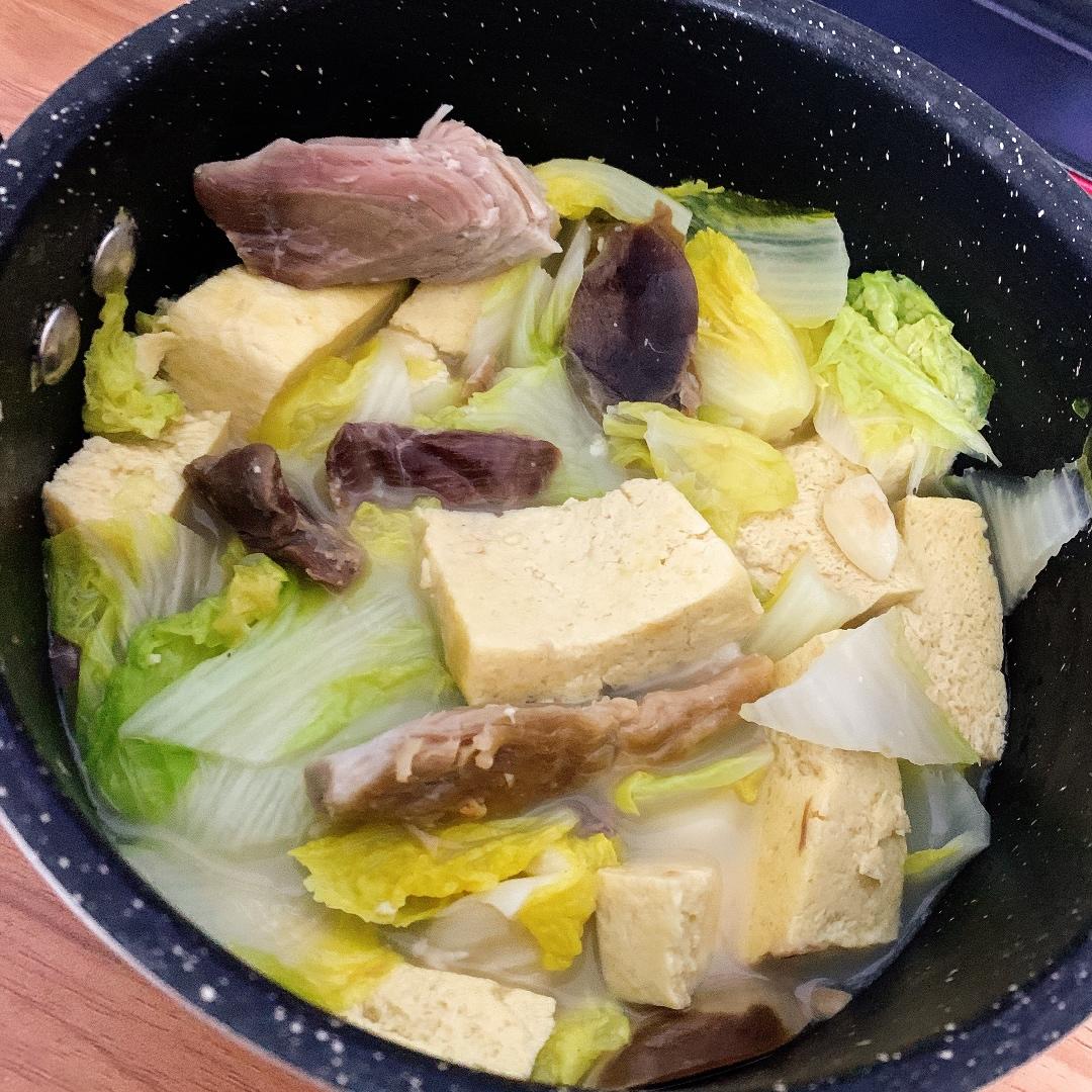 大白菜五花肉炖冻豆腐粉丝