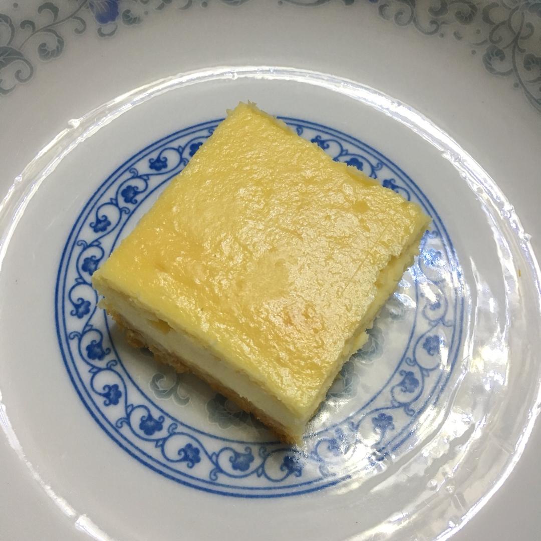 双层口味杏仁奶酪蛋糕块