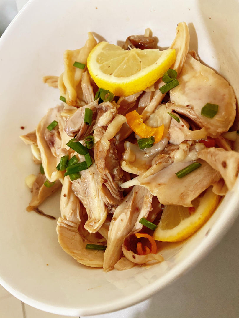 手撕柠檬鸡腿肉