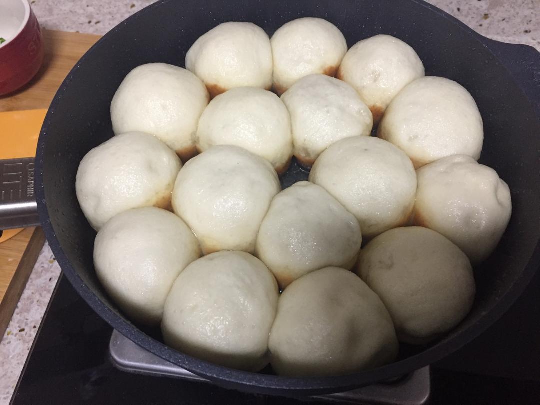 庄佳嘉做的传统半发面脆底生煎包子