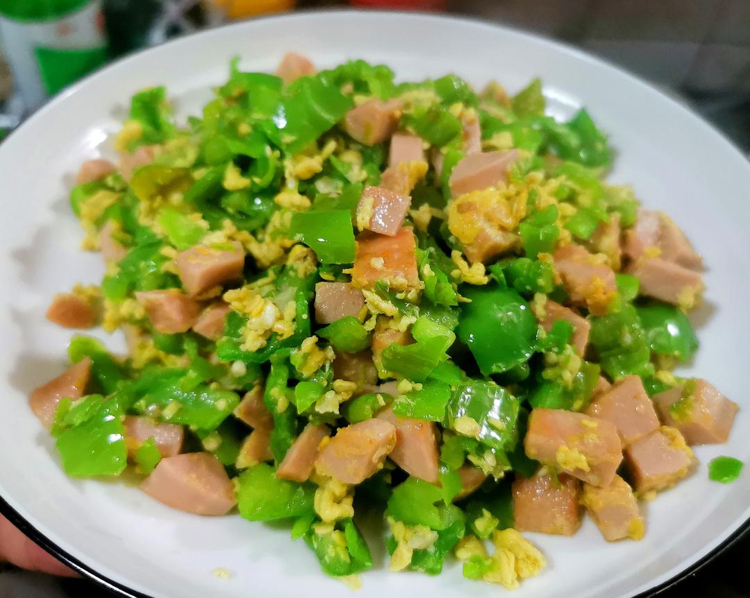 超下饭的青椒炒火腿的做法