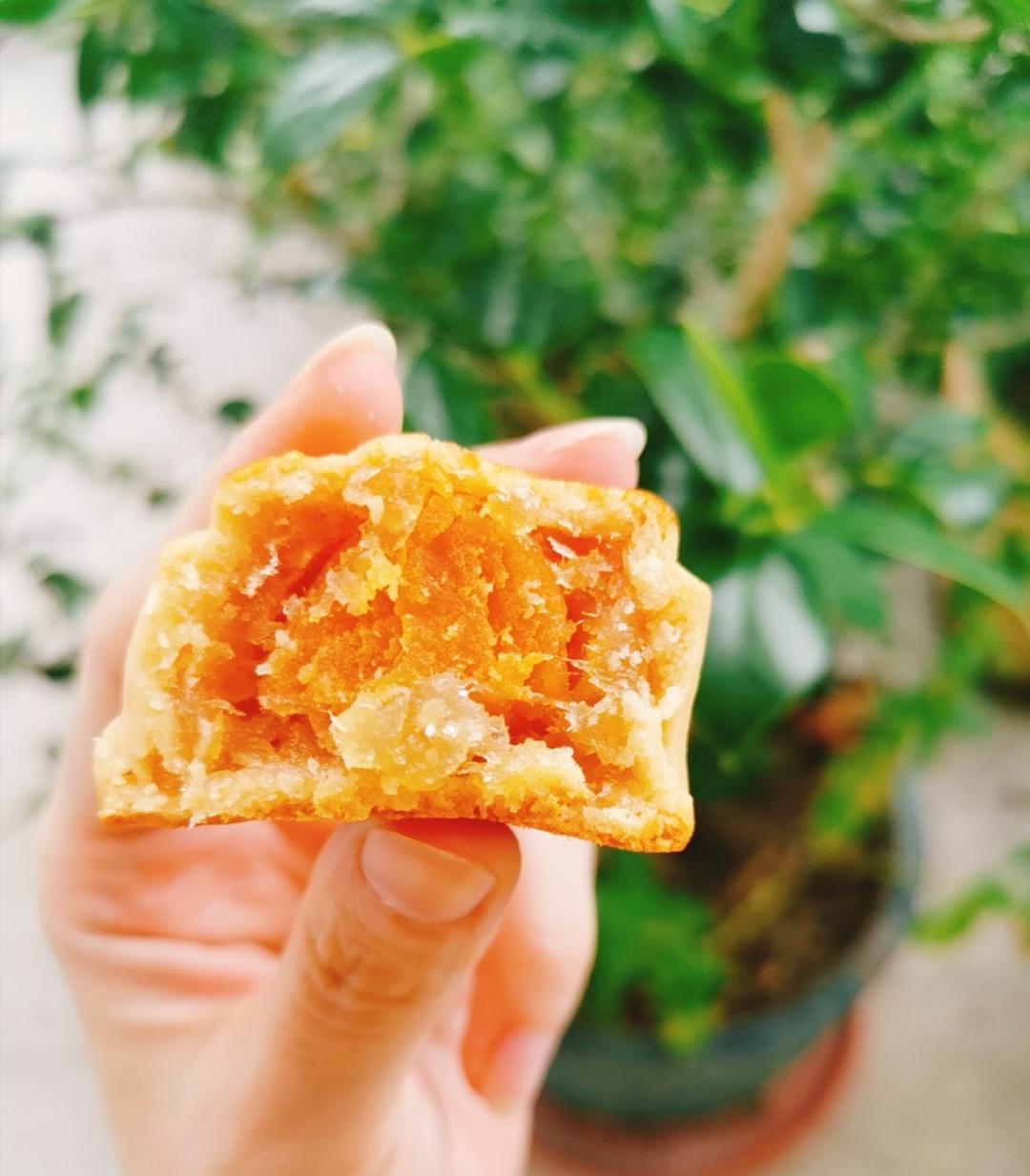 广式月饼—蛋黄冬翅月饼