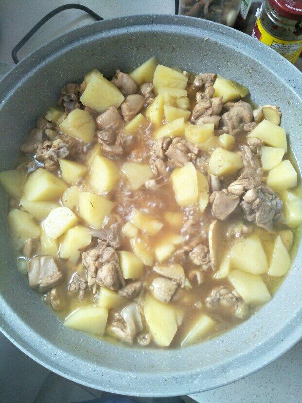 土豆炖鸡块