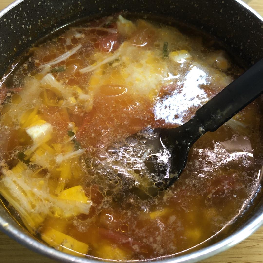 【瘦身又美味】西红柿金针菇豆腐汤