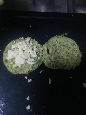 无麦麸菜花芝士饼（电饼档）的做法 步骤5