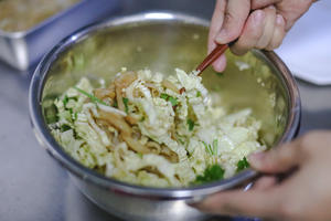 白菜拌海蜇皮鲜香清脆开胃解腻的做法 步骤11