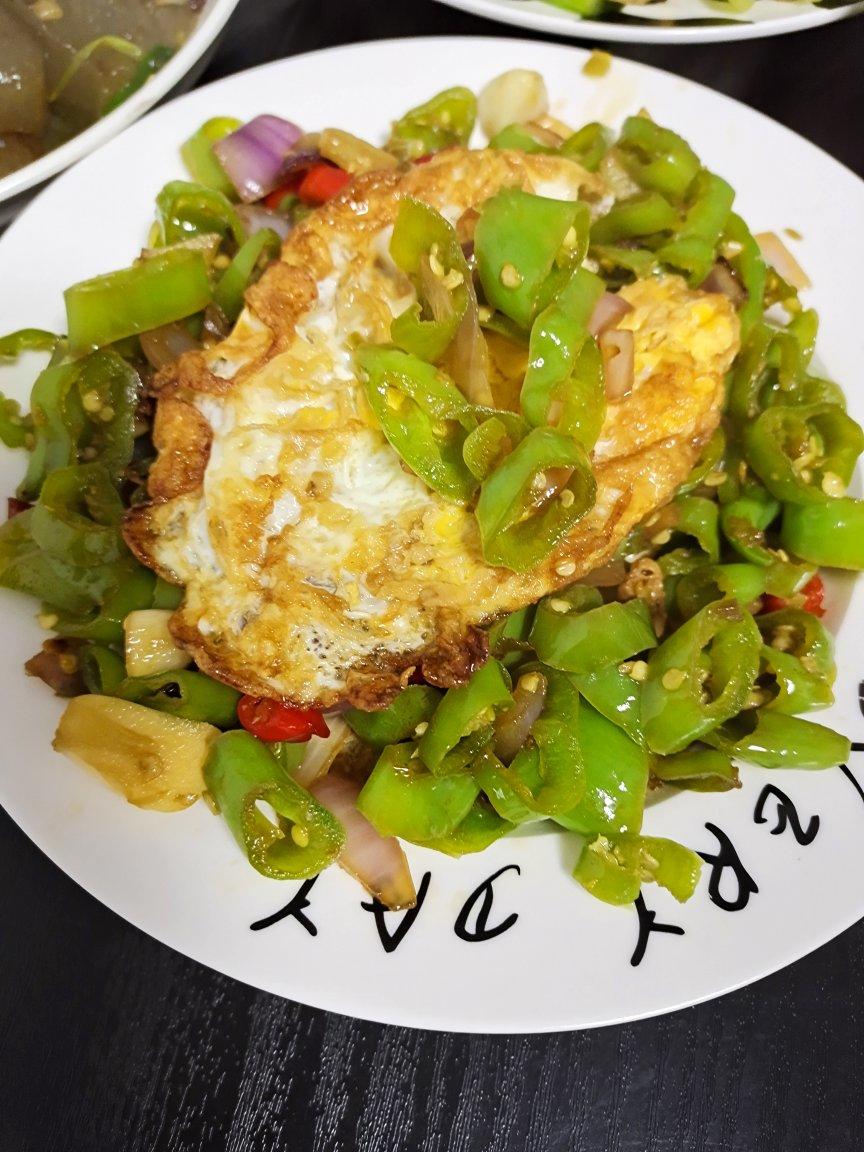 厨师长教你：“青椒炒荷包蛋”的家常做法，味道很赞先收藏起来