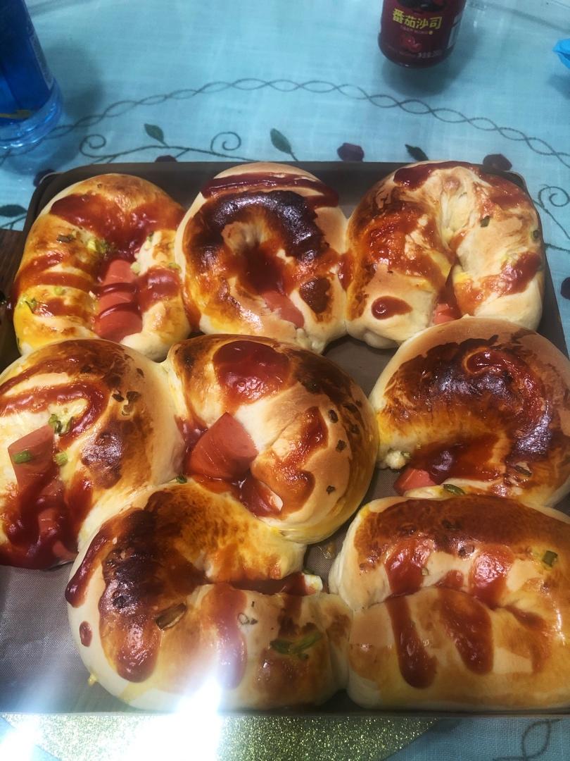 热狗香肠面包【不用厨师机面包机，手工揉面的教程】