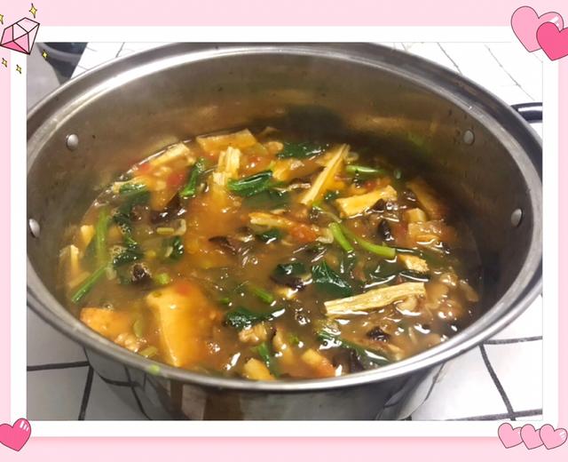 菠菜香菇木耳腐竹豆腐杂汤的做法