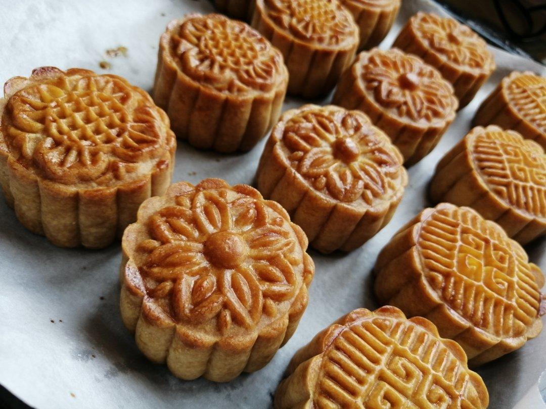 广式月饼—蛋黄莲蓉月饼