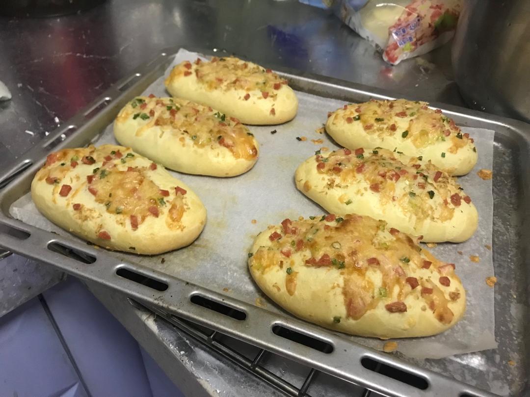 火腿肉松芝士面包