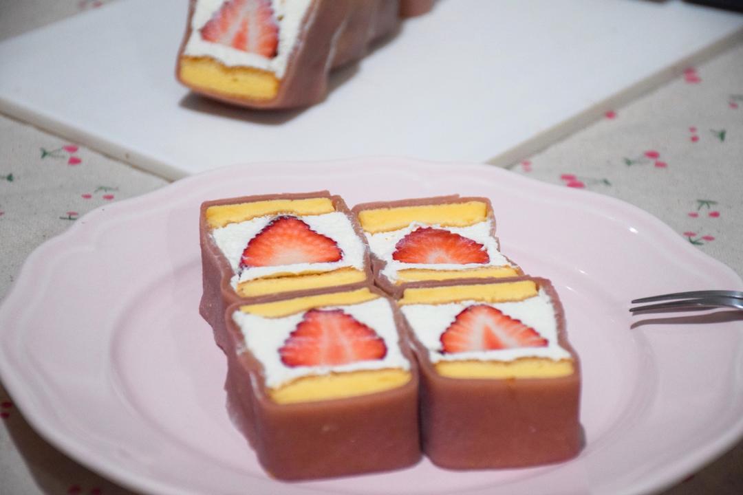 草莓白玉卷【曼食慢语】