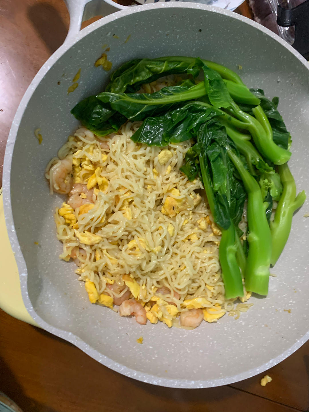 辣爆虾仁鸡蛋面