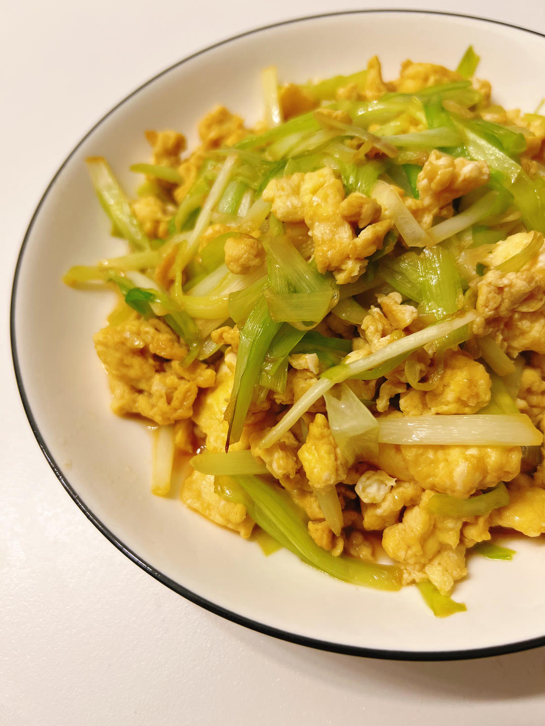 整个简单的韭黄炒蛋（手把手教学）