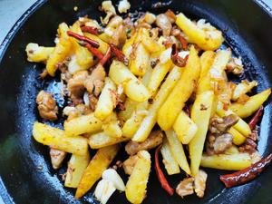 辣子鸡丁+干煸土豆条的做法 步骤5