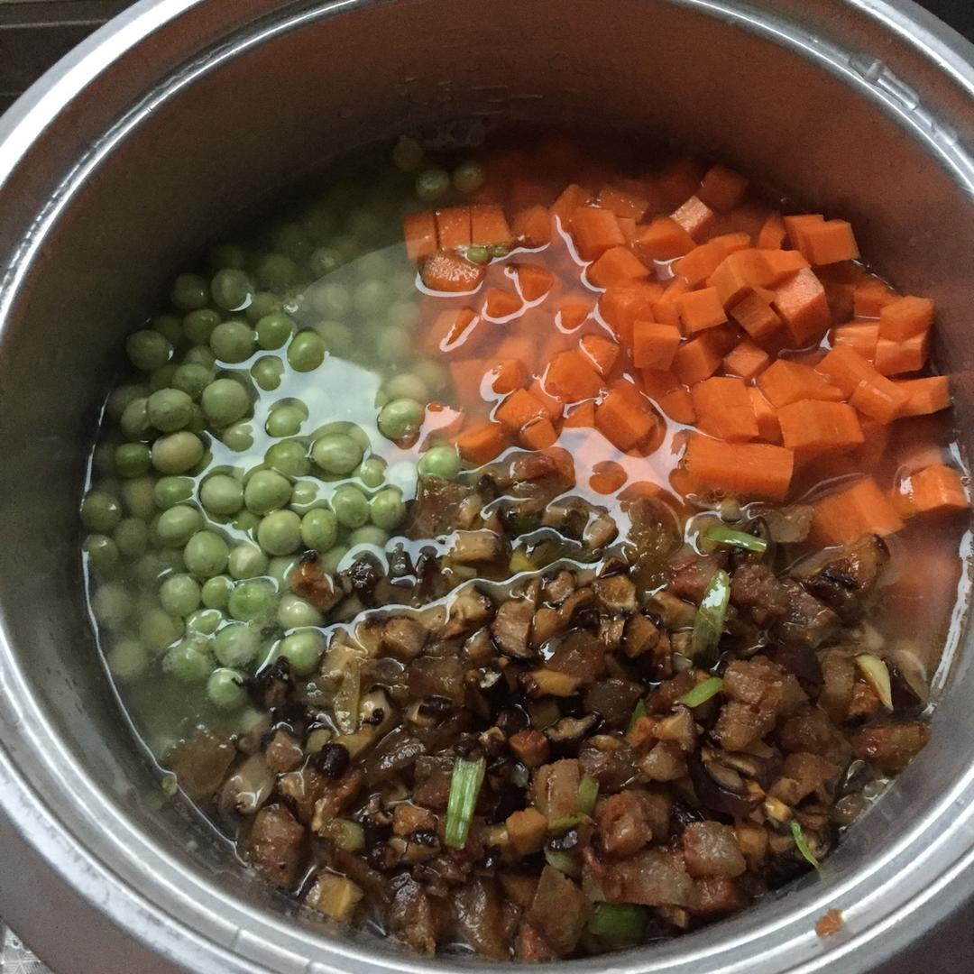 全网最好吃的网红焖米饭，做出了煲仔饭的赶脚，俩儿子抢着吃