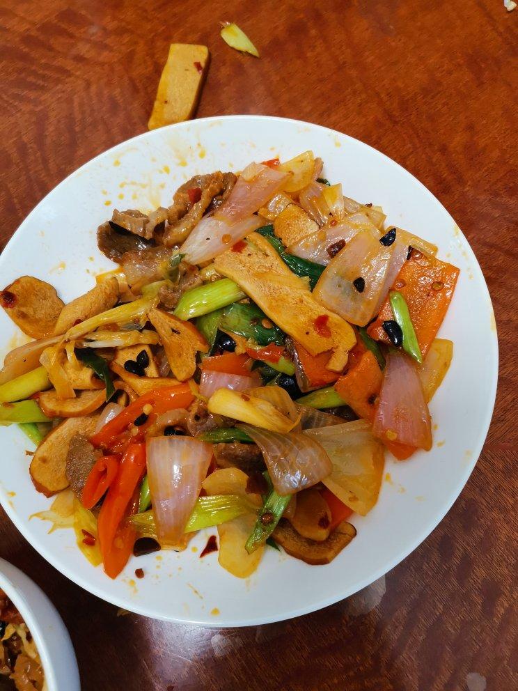 小米椒洋葱炒肉