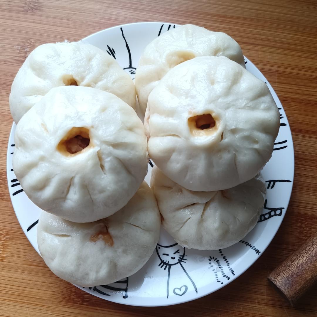 云朵般松软爆浆蜜汁叉烧包